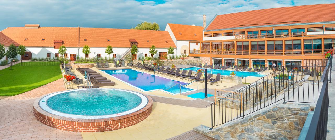 Hotel Zamek Valec Vladislav 外观 照片