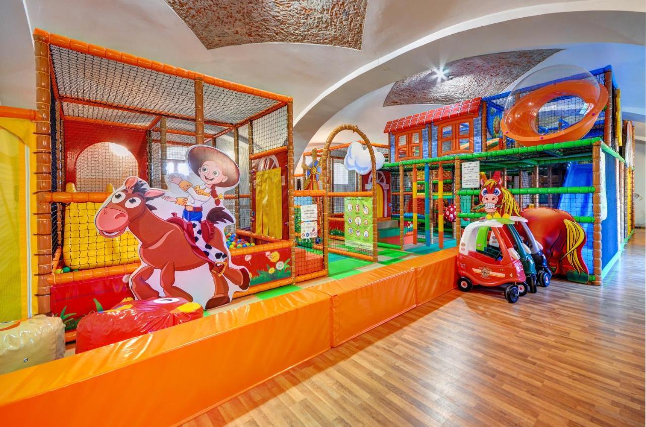Hotel Zamek Valec Vladislav 外观 照片