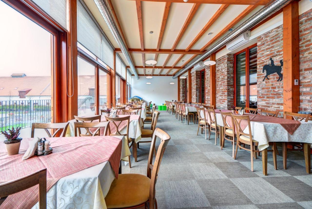 Hotel Zamek Valec Vladislav 外观 照片