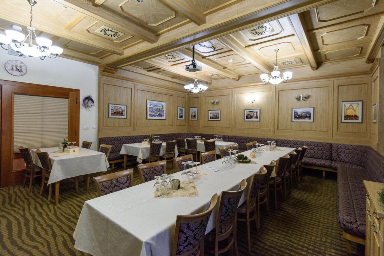 Hotel Zamek Valec Vladislav 外观 照片
