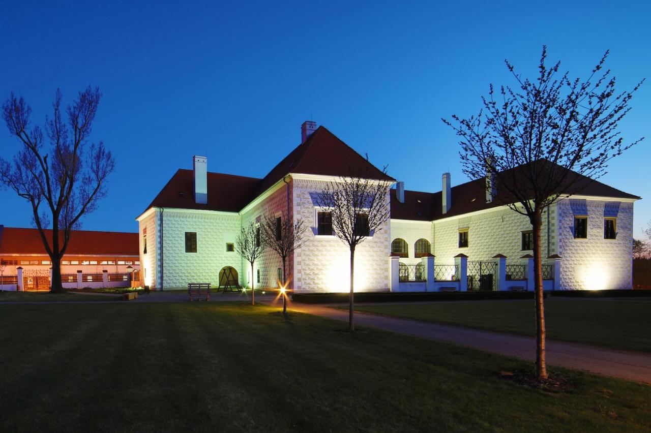 Hotel Zamek Valec Vladislav 外观 照片