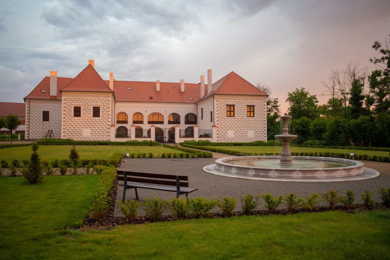 Hotel Zamek Valec Vladislav 外观 照片